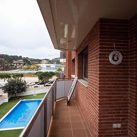 Two Bedroom Stylish Studio, 5 Minutes Walk From The Апартаменти Льорет-де-Мар