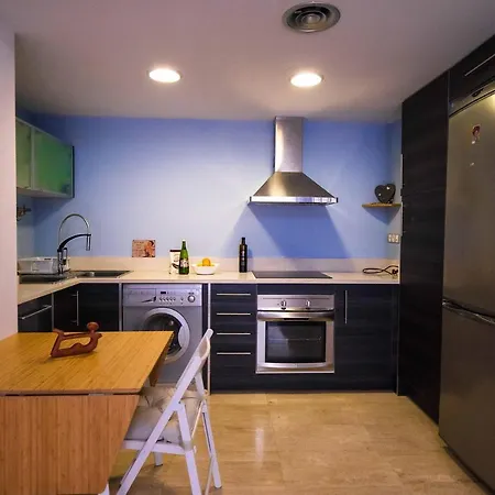 Two Bedroom Stylish Studio, 5 Minutes Walk From The Апартаменти *