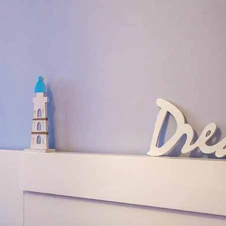 Apartment Two Bedroom Stylish Studio, 5 Minutes Walk From The *