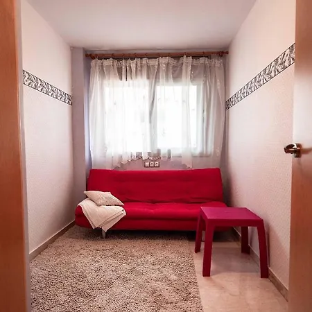 Two Bedroom Stylish Studio, 5 Minutes Walk From The Appartement