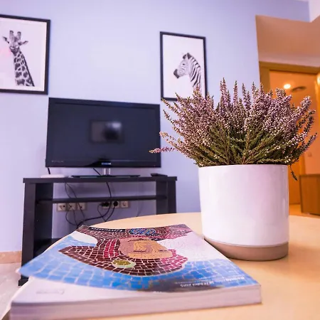 Appartement Two Bedroom Stylish Studio, 5 Minutes Walk From The